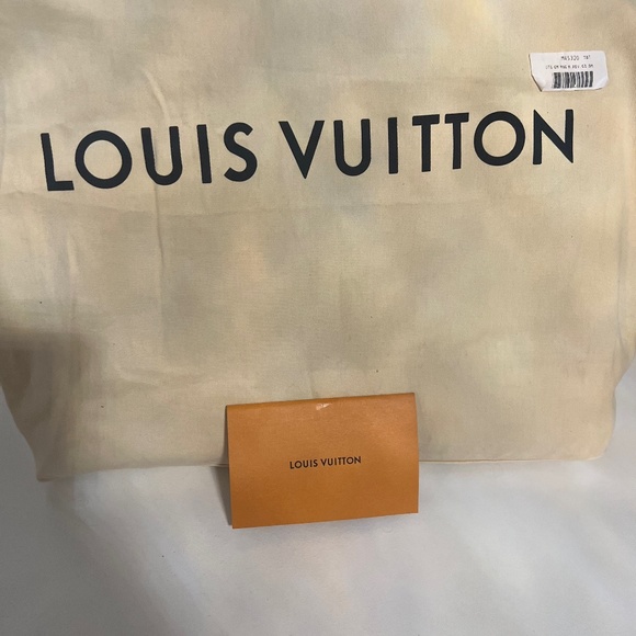 Louis Vuitton  On The Go MM - Picture 1 of 6